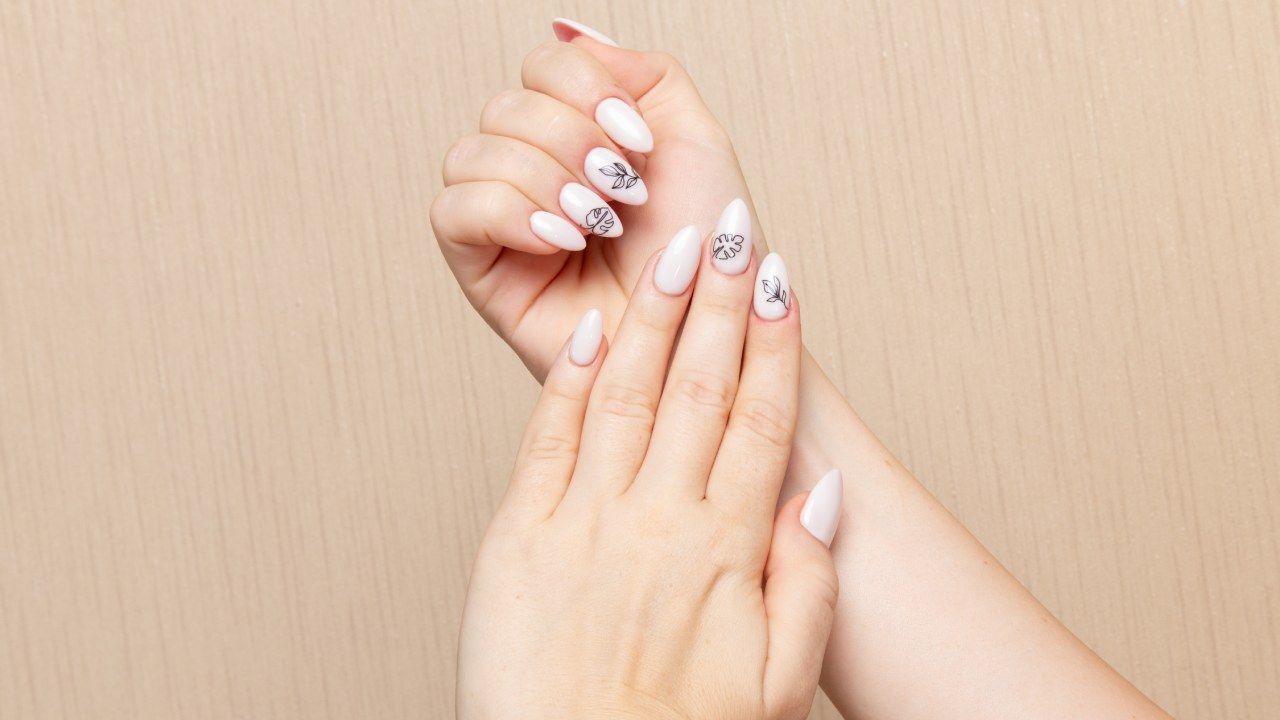 marcas-de-esmaltes-de-uñas-duraderos-efecto-gel